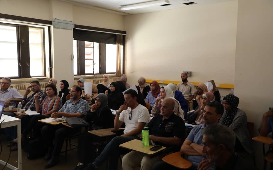 طلاب الدراسات بقسم الكيمياء يناقشون بحوثهم العلمية