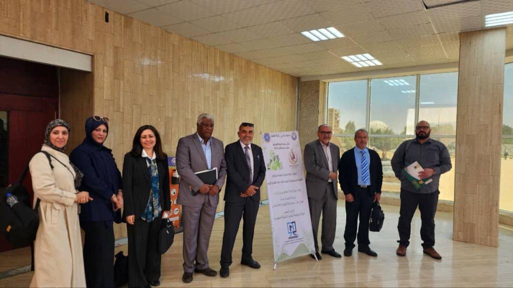 كلية العلوم تنظم ندوة توعوية حول التلوث والتغيرات المناخية على الساحل الليبي