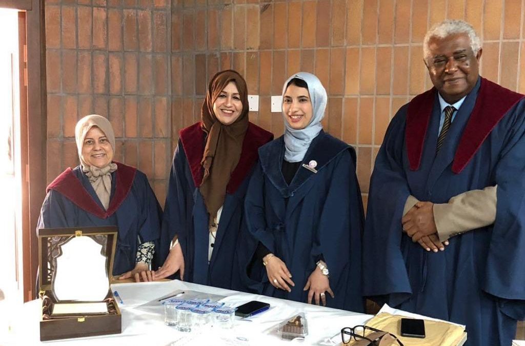 “هدى الخراز تجتاز رسالة الماجستير بتفوق في علم النبات”