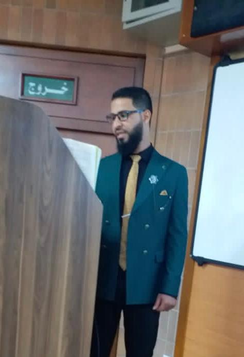 استخدام مقدرات النواة المحلية متعددة الحدود لتنعيم دالة انحدار المتوسط ومشتقاتها