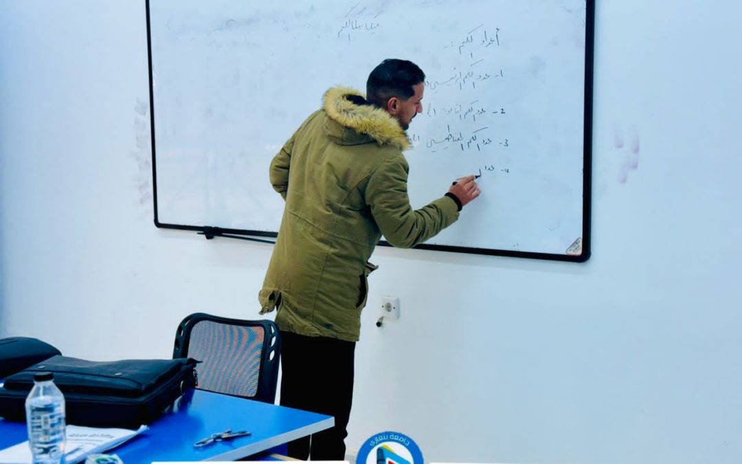 محاضرة لمادة الكيمياء العامة  تلقى تفاعل كبير مع الطلبة داخل معمل قسم النبات