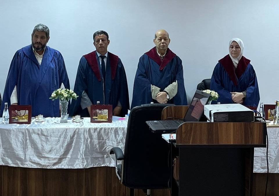 “التمثيل المصفوفي للزمر الجبرية للزمر من الرتبة 16”