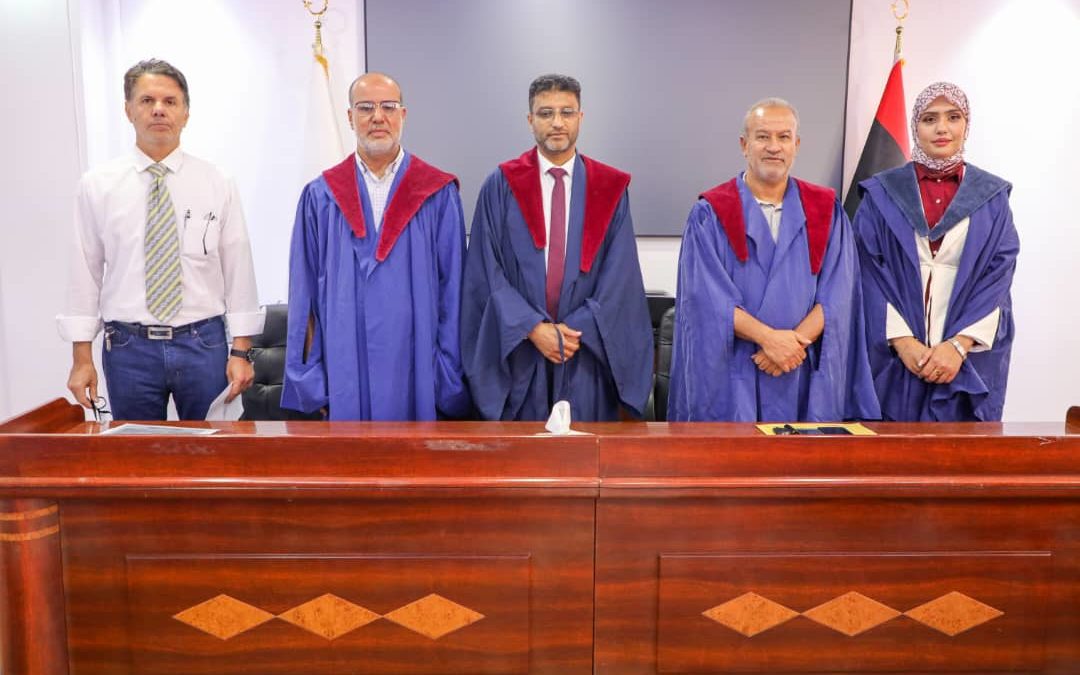مناقشة رسالة ماجستير حول تقييم استخدام مبيدين في مكافحة نبات الباذنجان البري بمدينة بنغازي
