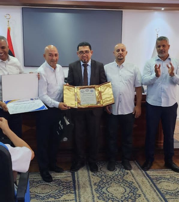 طلبة قسم الإحصاء بكلية العلوم يكرمون أساتذتهم المتقاعدين في حفل تقديري مميز
