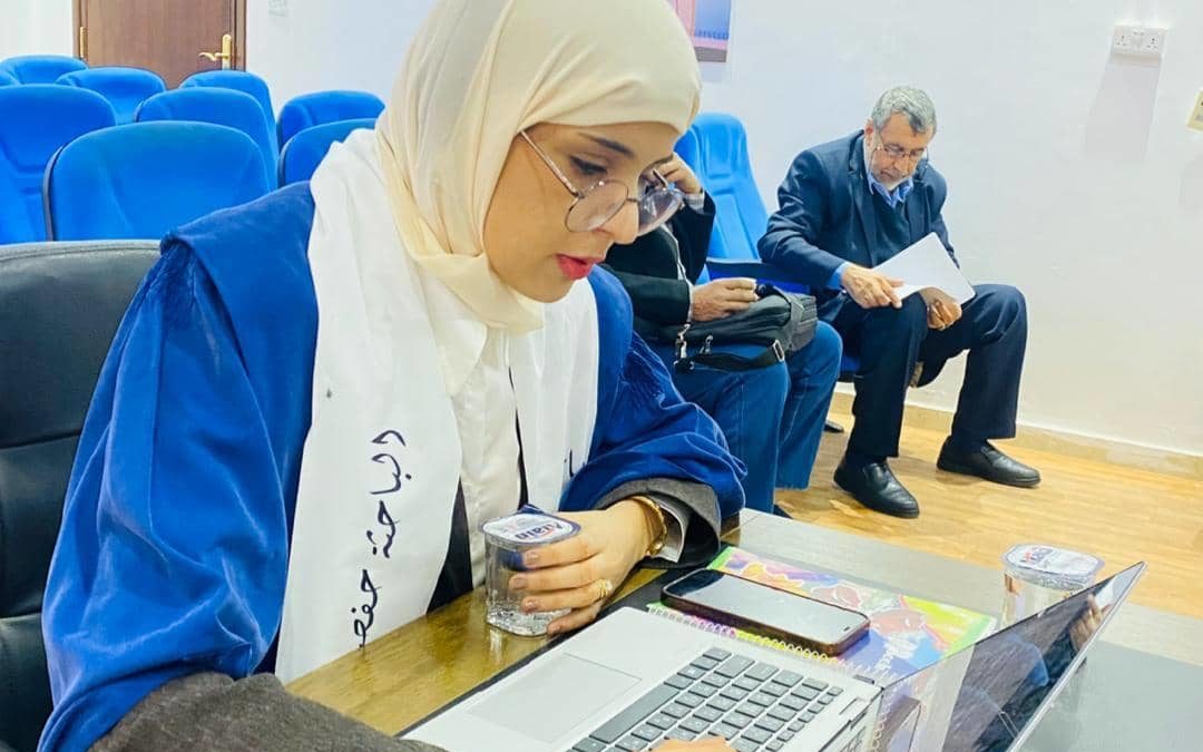 أداء مقارنة لنسخ خوارزمية التوقع – التنظيم (EM) لنماذج الانحدار الخطي المختلطة المحدودة