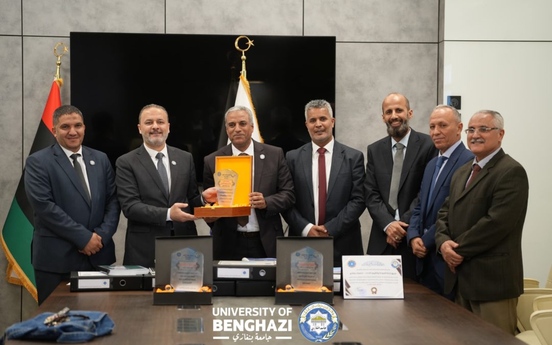 كلية العلوم بجامعة بنغازي تقدم ملف الاعتماد المؤسسي لرئيس الجامعة